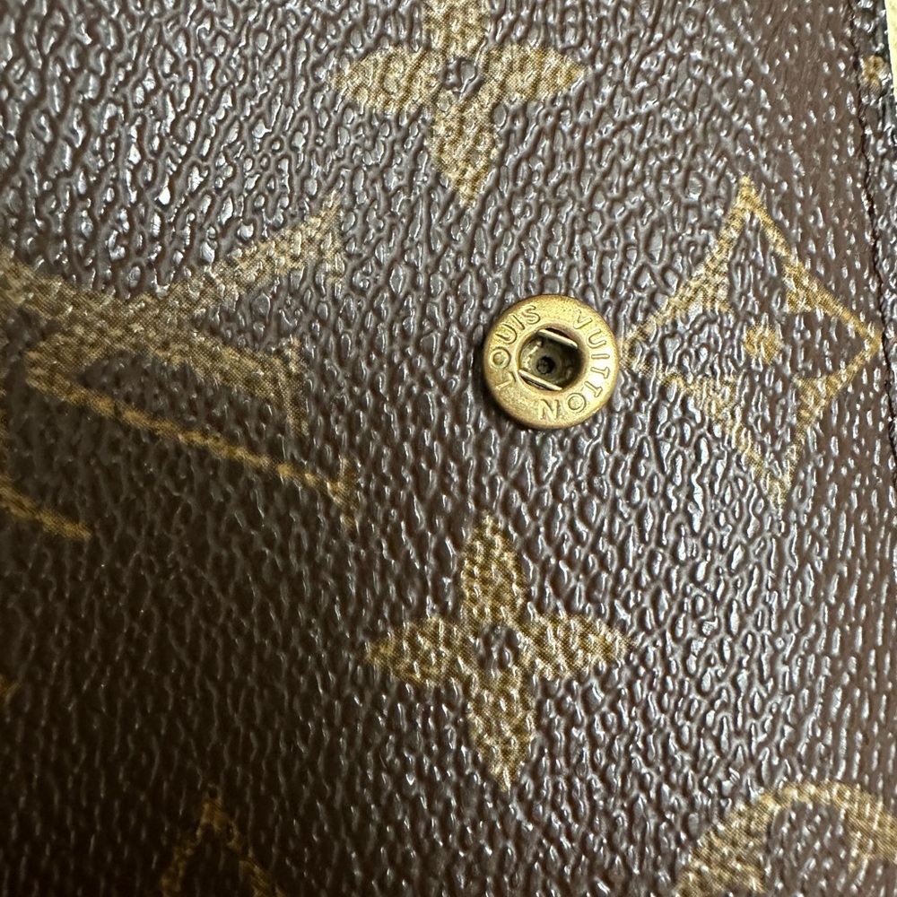 Authentic Louis Vuitton kiss lock wallet - Picture 11 of 12